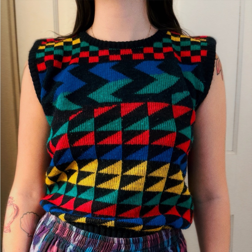 1980’s Multi Color Geometric Sleeveless Knitted Vest